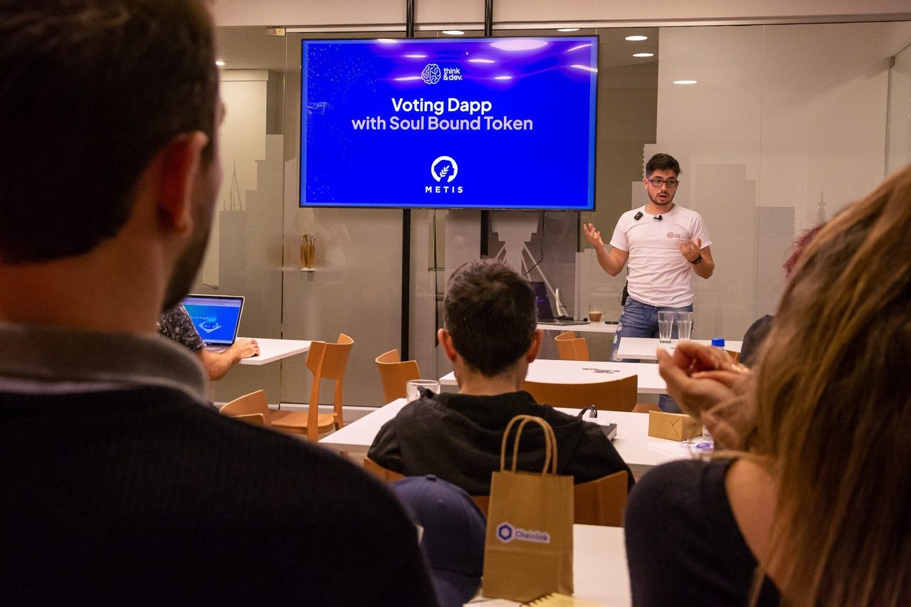 Solidity advanced level: An event with Metis and Chainlink